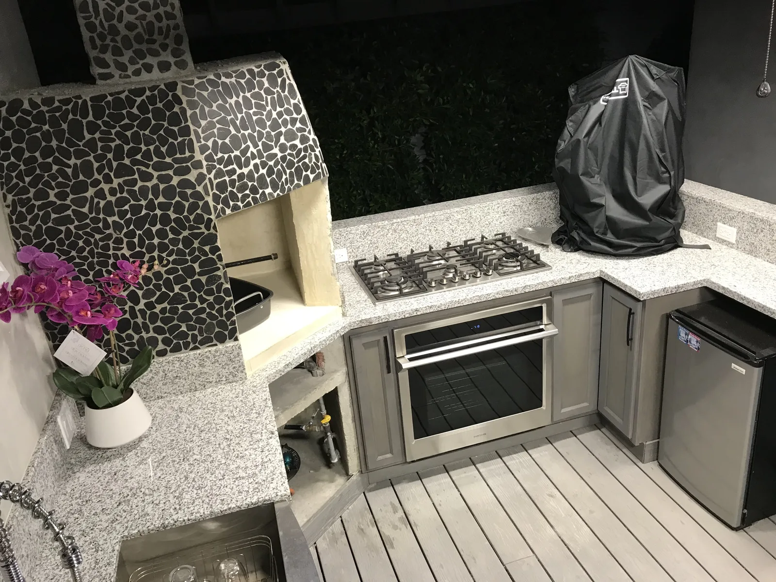 The finished gas range and oven
